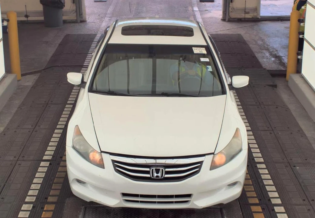 2011 Honda Accord 8th Gen - Image 2 of 17