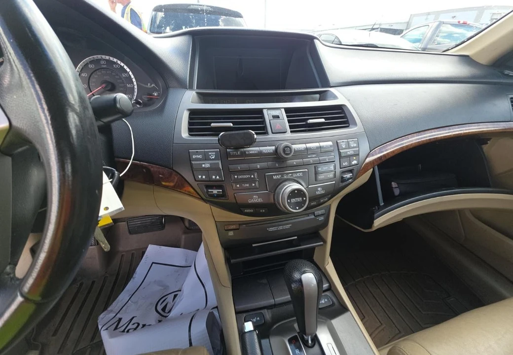 2011 Honda Accord 8th Gen - Image 13 of 17