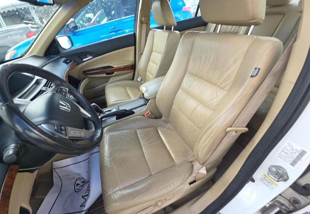 2011 Honda Accord 8th Gen - Image 9 of 17