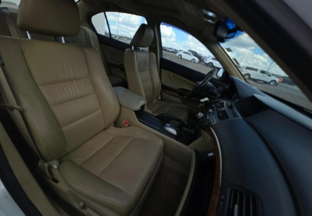 2011 Honda Accord 8th Gen - Image 10 of 17