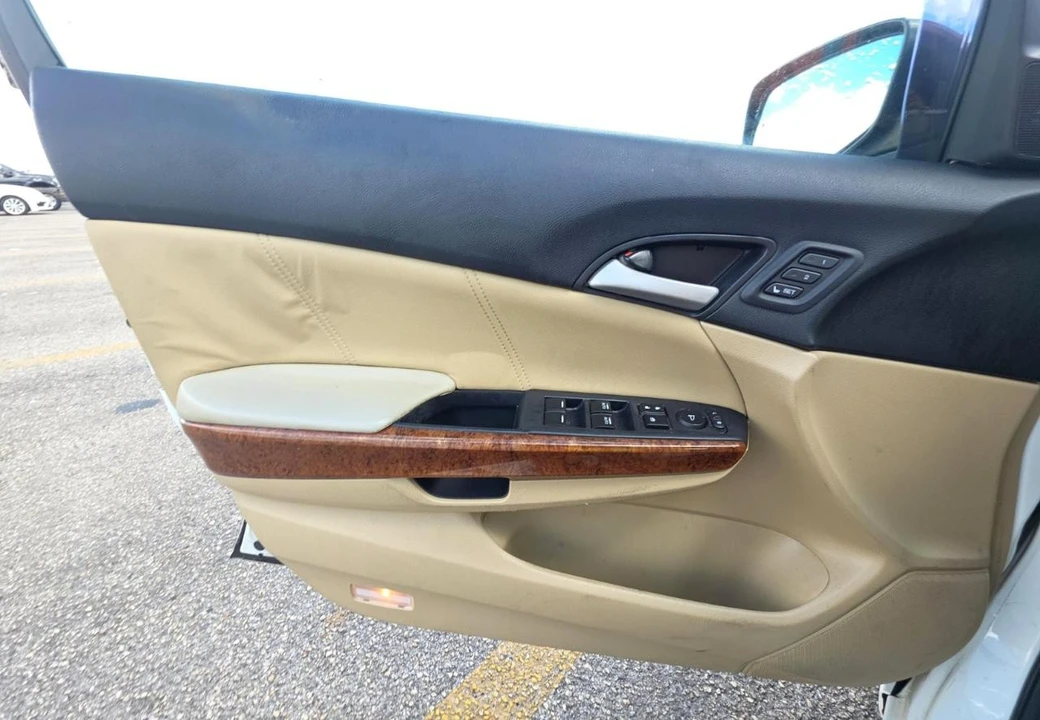 2011 Honda Accord 8th Gen - Image 11 of 17