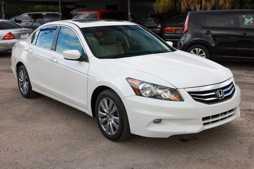 2011 Honda Accord 8th Gen - Image 15 of 21