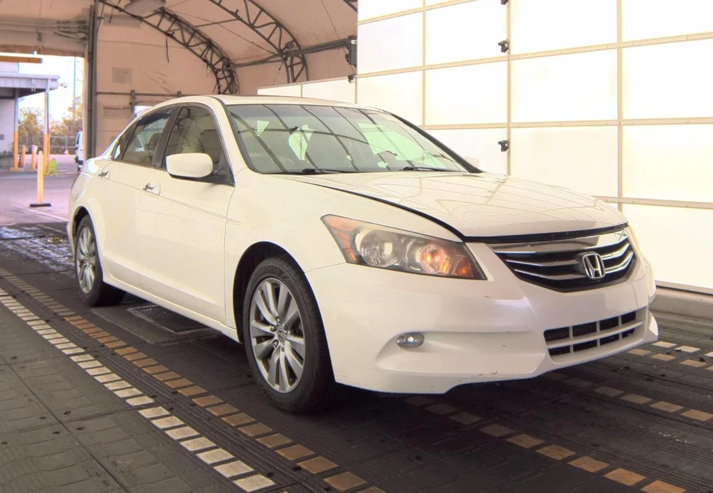 2011 Honda Accord 8th Gen - Image 4 of 17