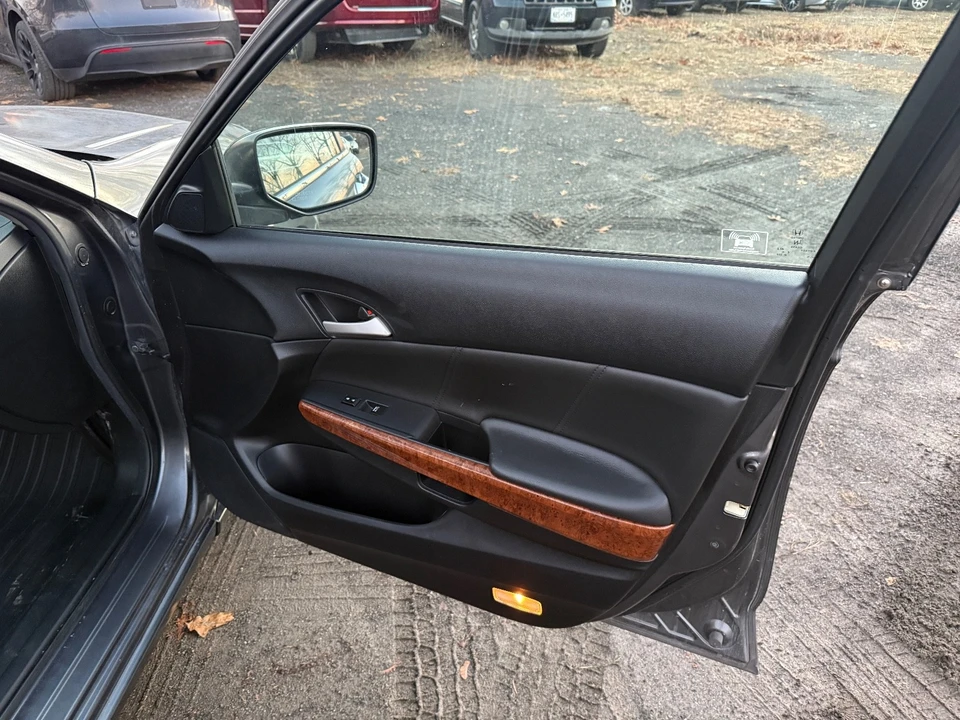 2011 Honda Accord 8th Gen - Image 19 of 21