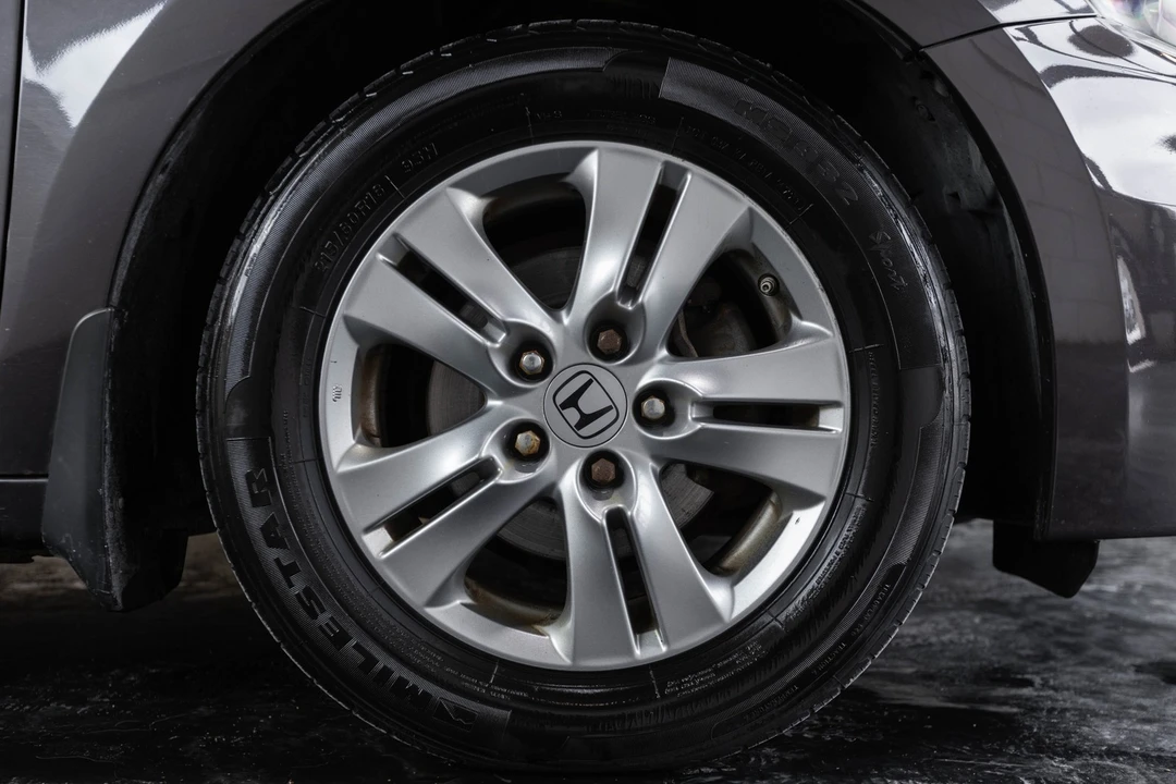 2011 Honda Accord 8th Gen - Image 16 of 21