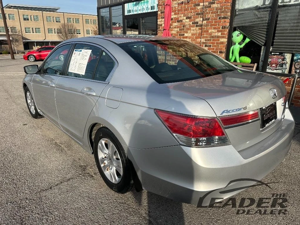 2011 Honda Accord 8th Gen - Image 4 of 8