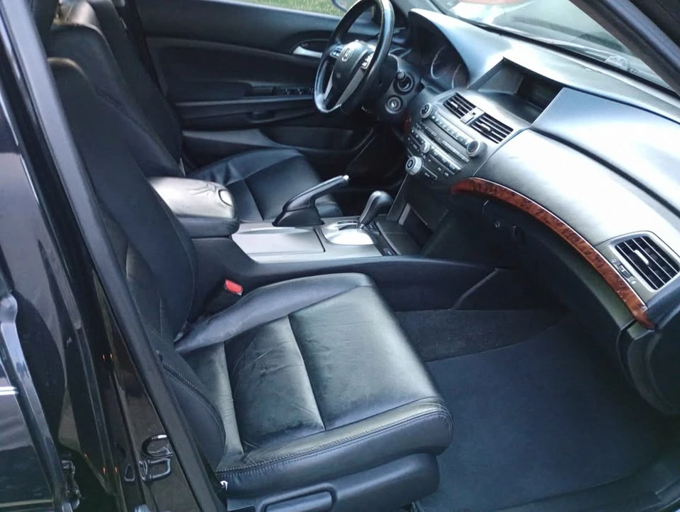 2011 Honda Accord 8th Gen - Image 17 of 20