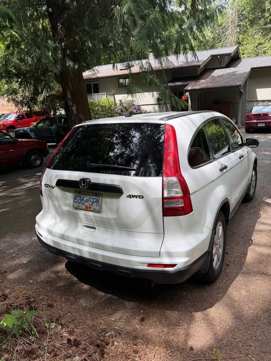 2011 Honda CR-V 3rd Gen - Image 3 of 12