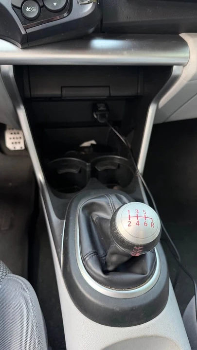 2011 Honda CR-Z - Image 15 of 18