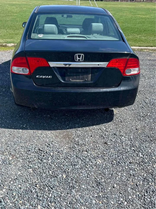 2011 Honda Civic 8th Gen - Image 3 of 10