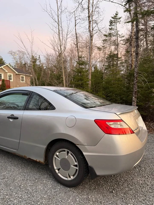 2011 Honda Civic 8th Gen - Image 3 of 8
