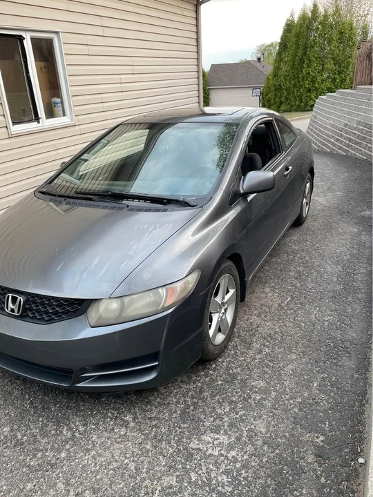 2011 Honda Civic 8th Gen - Image 2 of 8