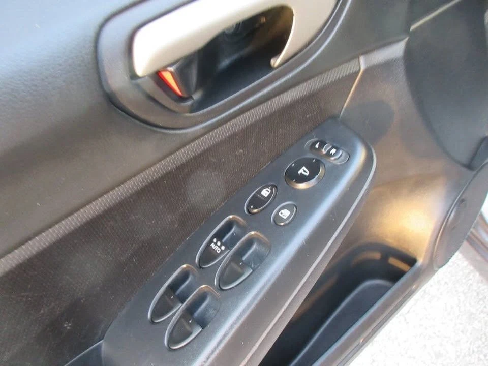 2011 Honda Civic 8th Gen - Image 9 of 15