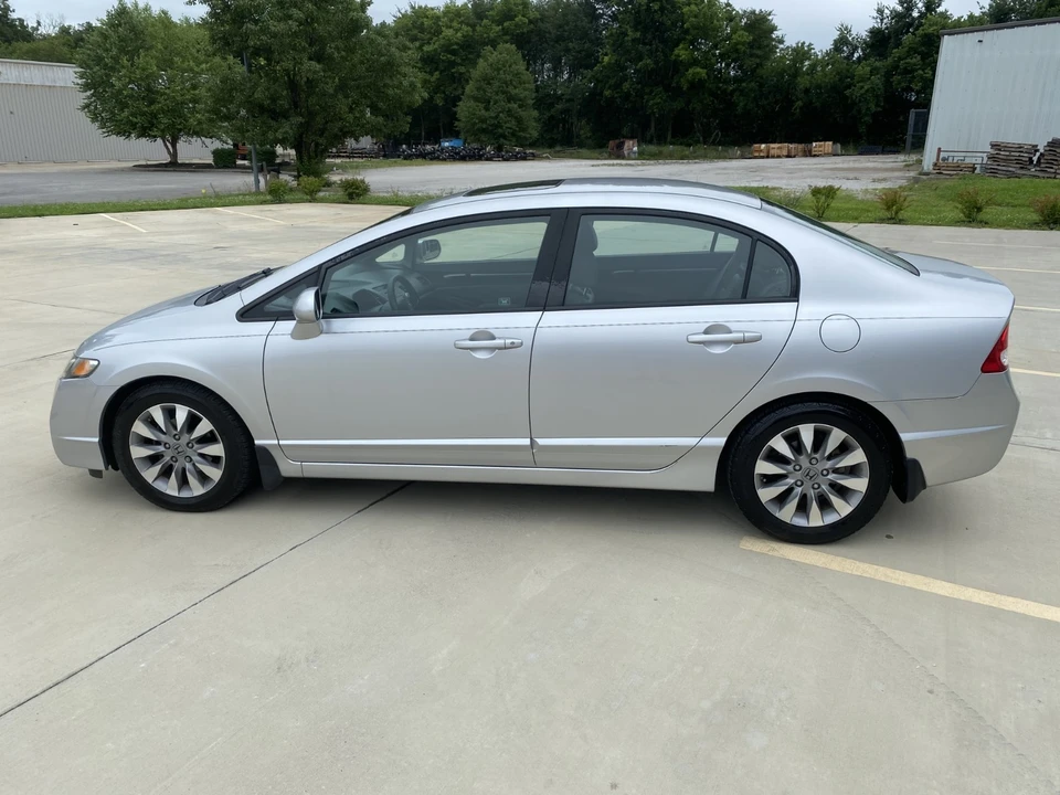 2011 Honda Civic 8th Gen - Image 8 of 31