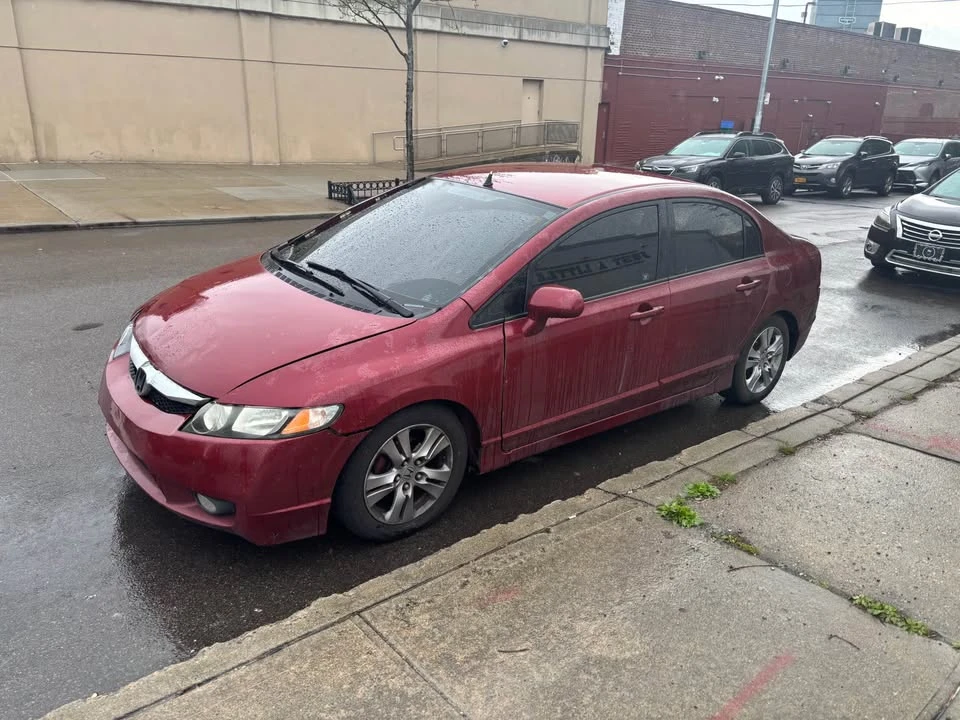 2011 Honda Civic 8th Gen - Image 2 of 7