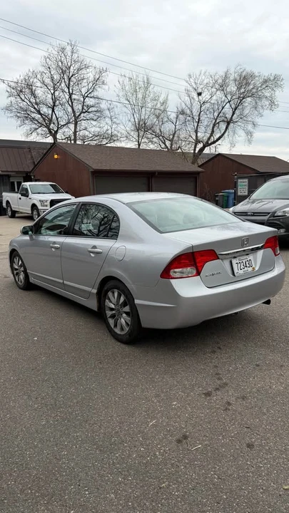 2011 Honda Civic 8th Gen - Image 7 of 17