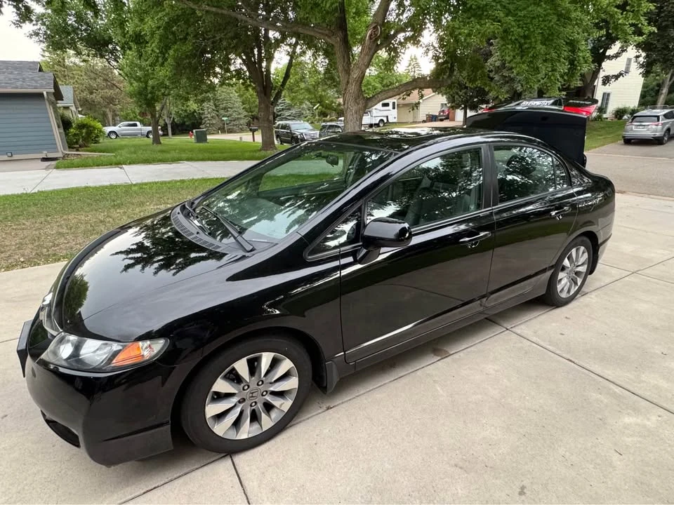 2011 Honda Civic 8th Gen - Image 2 of 9