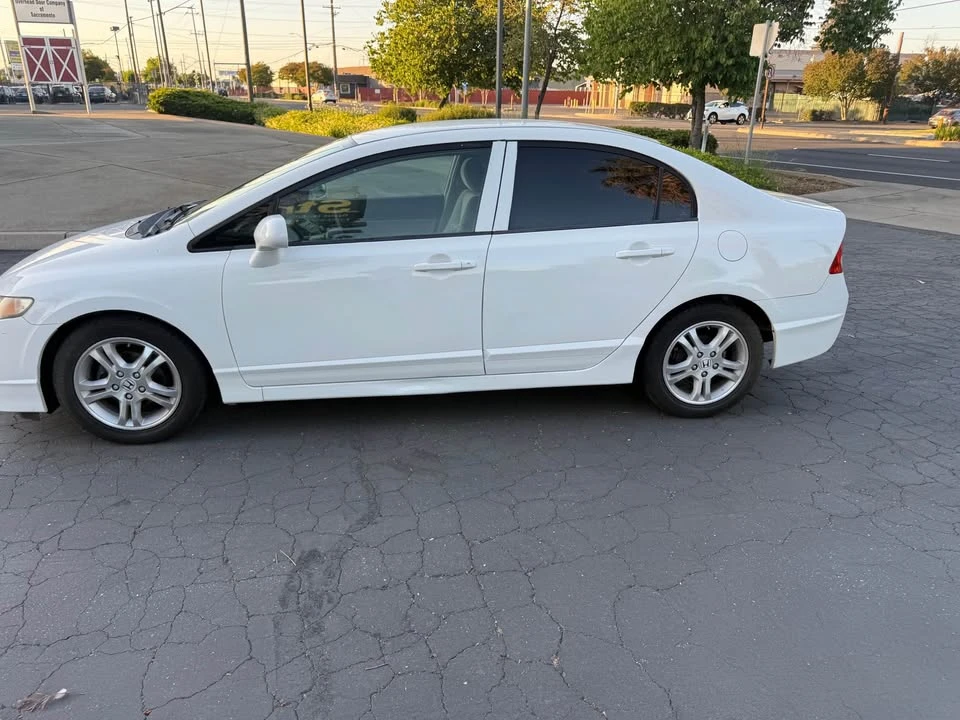 2011 Honda Civic 8th Gen - Image 8 of 13