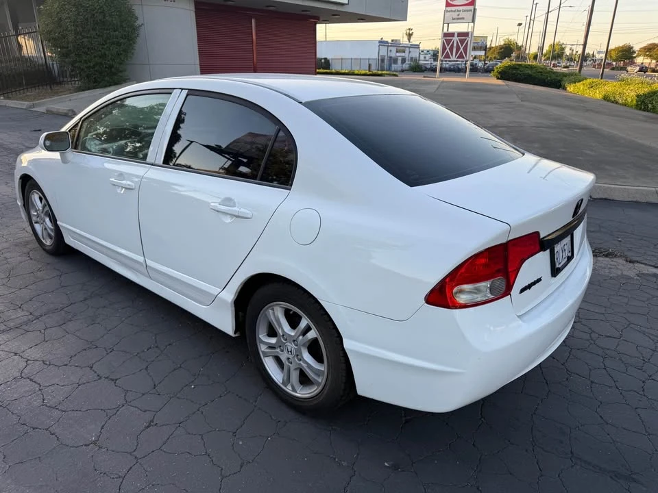 2011 Honda Civic 8th Gen - Image 7 of 13