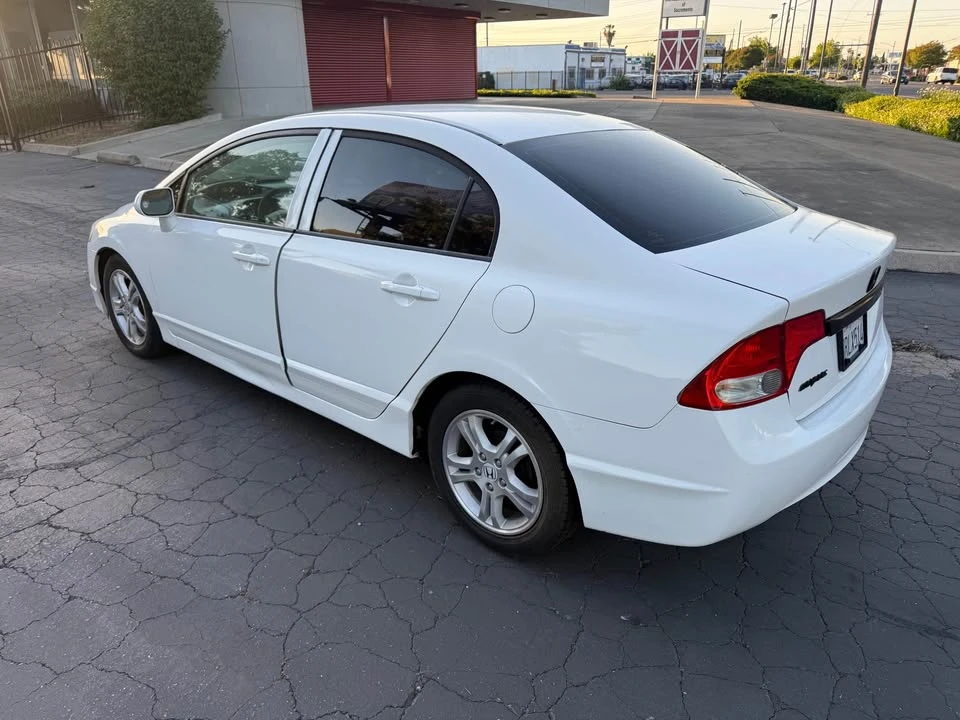 2011 Honda Civic 8th Gen - Image 6 of 13