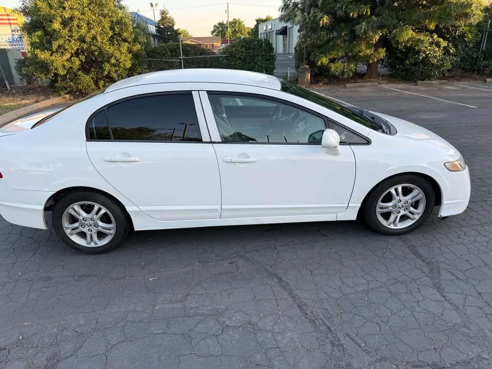 2011 Honda Civic 8th Gen - Image 2 of 13