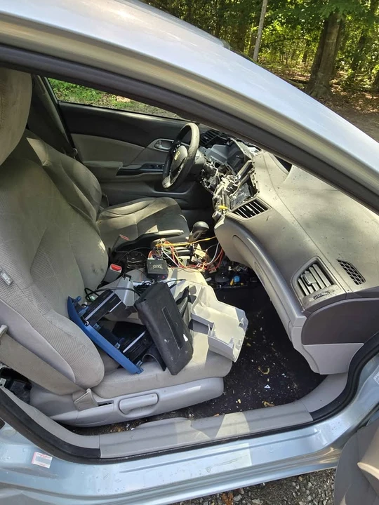 2011 Honda Civic 8th Gen - Image 5 of 11