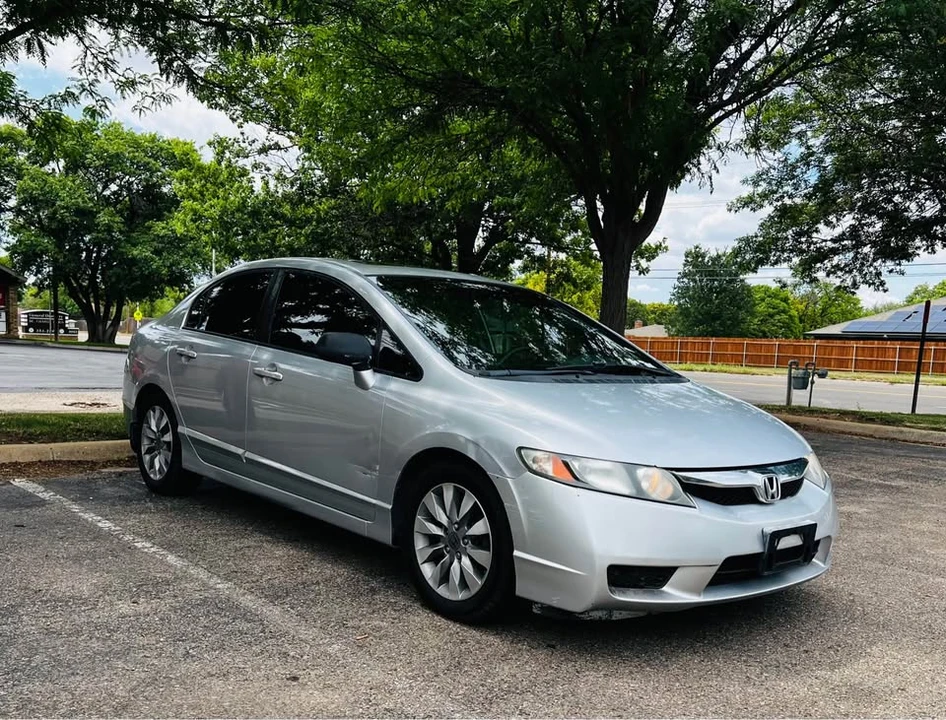 2011 Honda Civic 8th Gen - Image 2 of 9