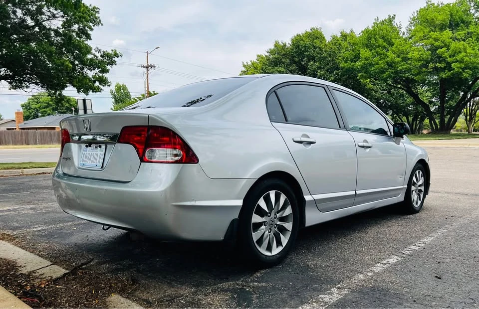 2011 Honda Civic 8th Gen - Image 4 of 9