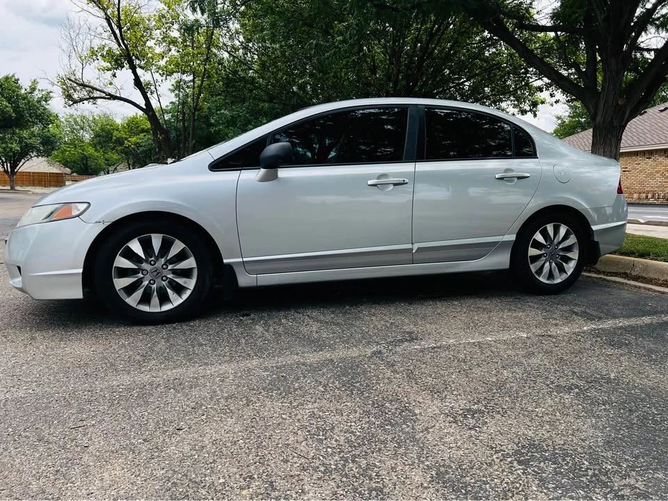 2011 Honda Civic 8th Gen - Image 5 of 9