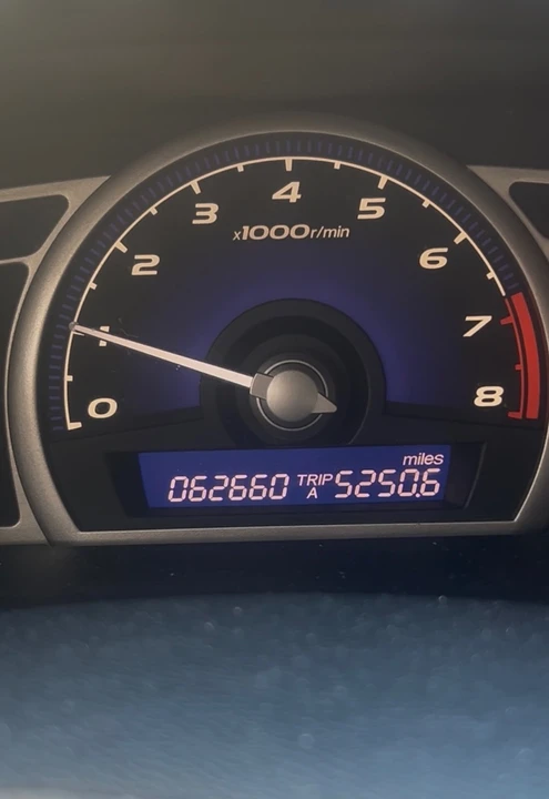 2011 Honda Civic 8th Gen - Image 2 of 8