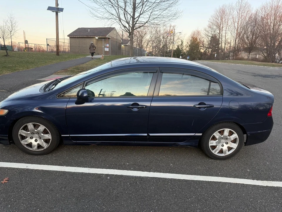 2011 Honda Civic 8th Gen - Image 5 of 6