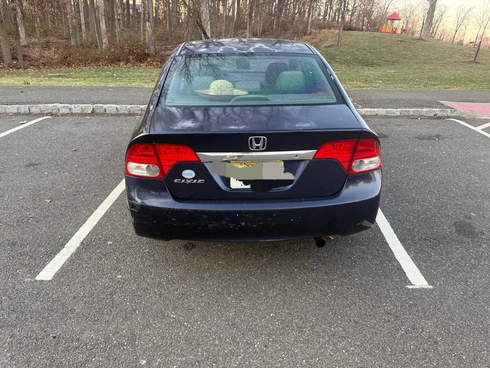 2011 Honda Civic 8th Gen - Image 2 of 6