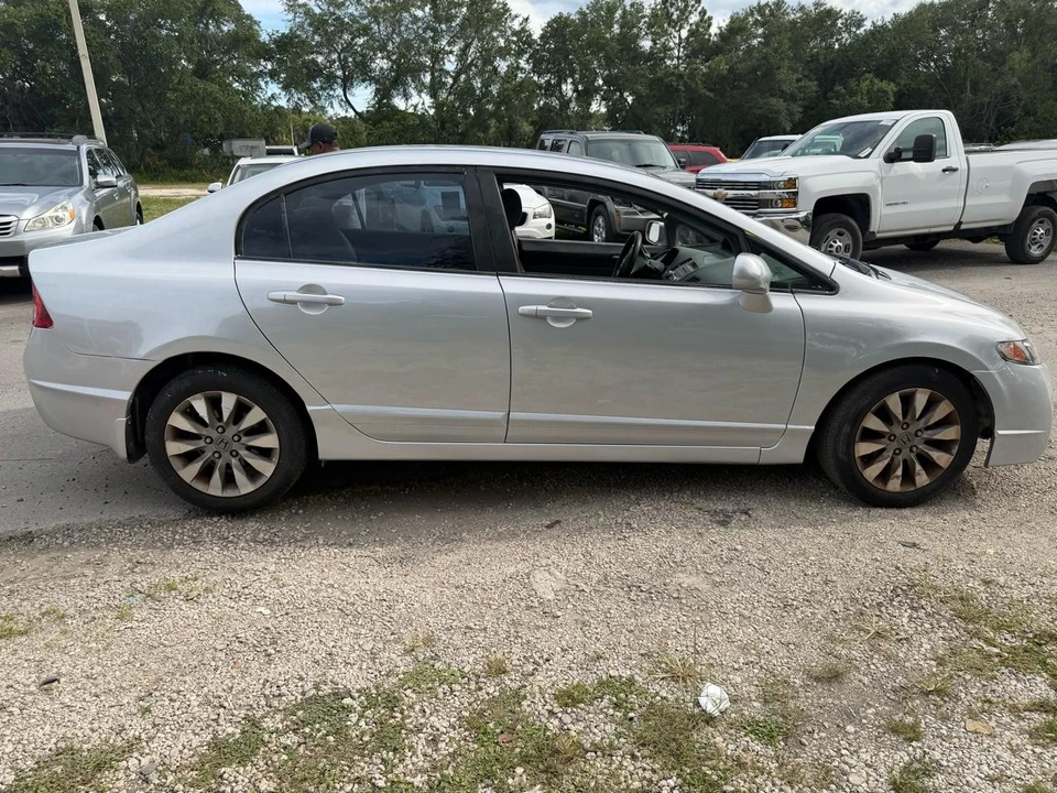 2011 Honda Civic 8th Gen - Image 6 of 7