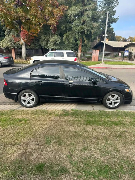 2011 Honda Civic 8th Gen - Image 3 of 6