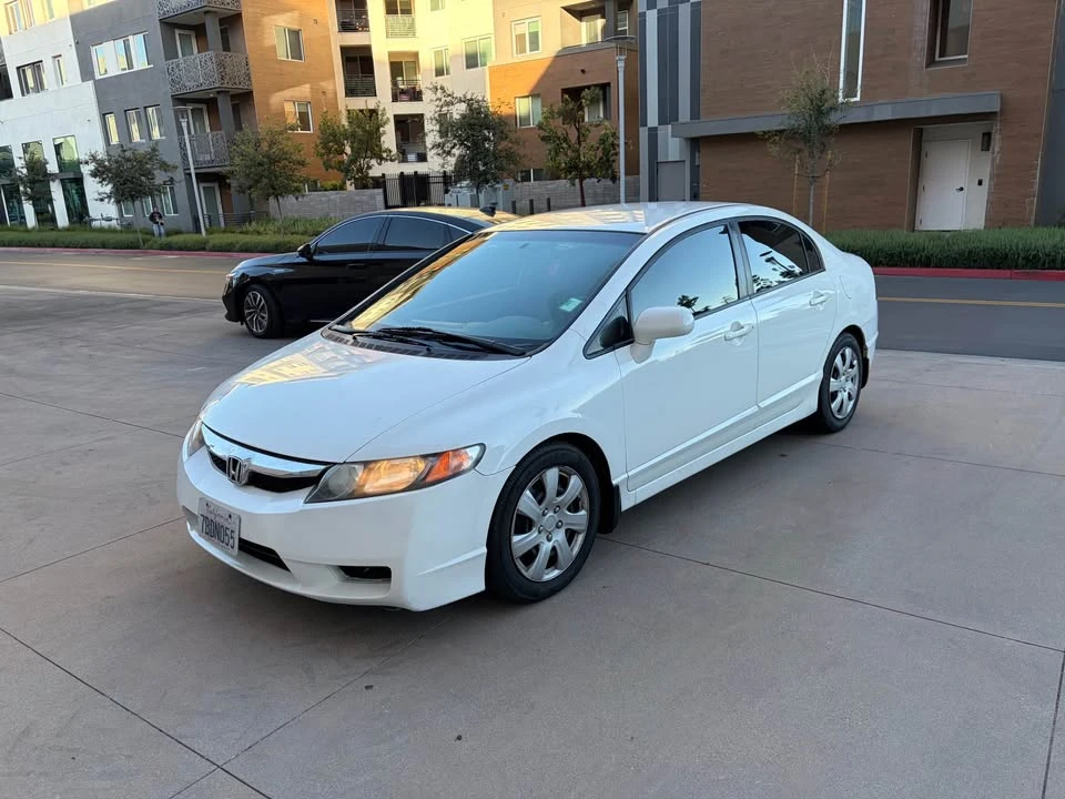 2011 Honda Civic 8th Gen - Image 2 of 13