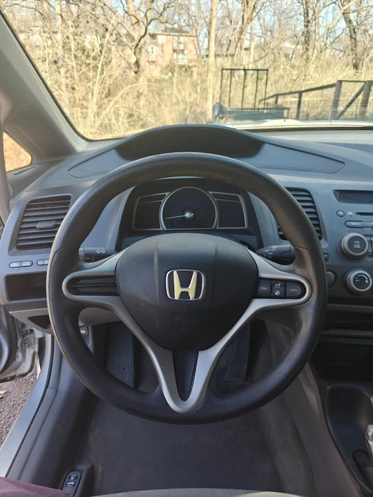 2011 Honda Civic 8th Gen - Image 8 of 12