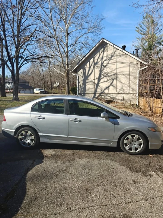 2011 Honda Civic 8th Gen - Image 2 of 12