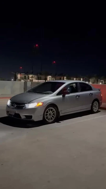 2011 Honda Civic 8th Gen - Image 2 of 2