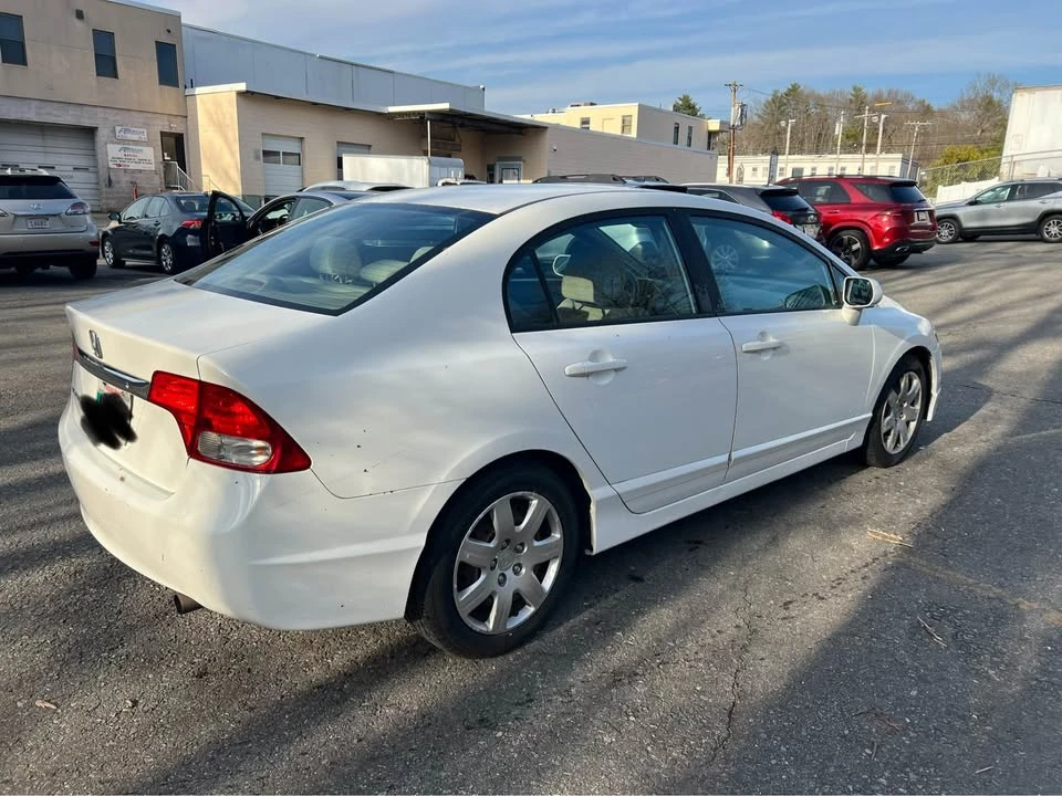 2011 Honda Civic 8th Gen - Image 3 of 8