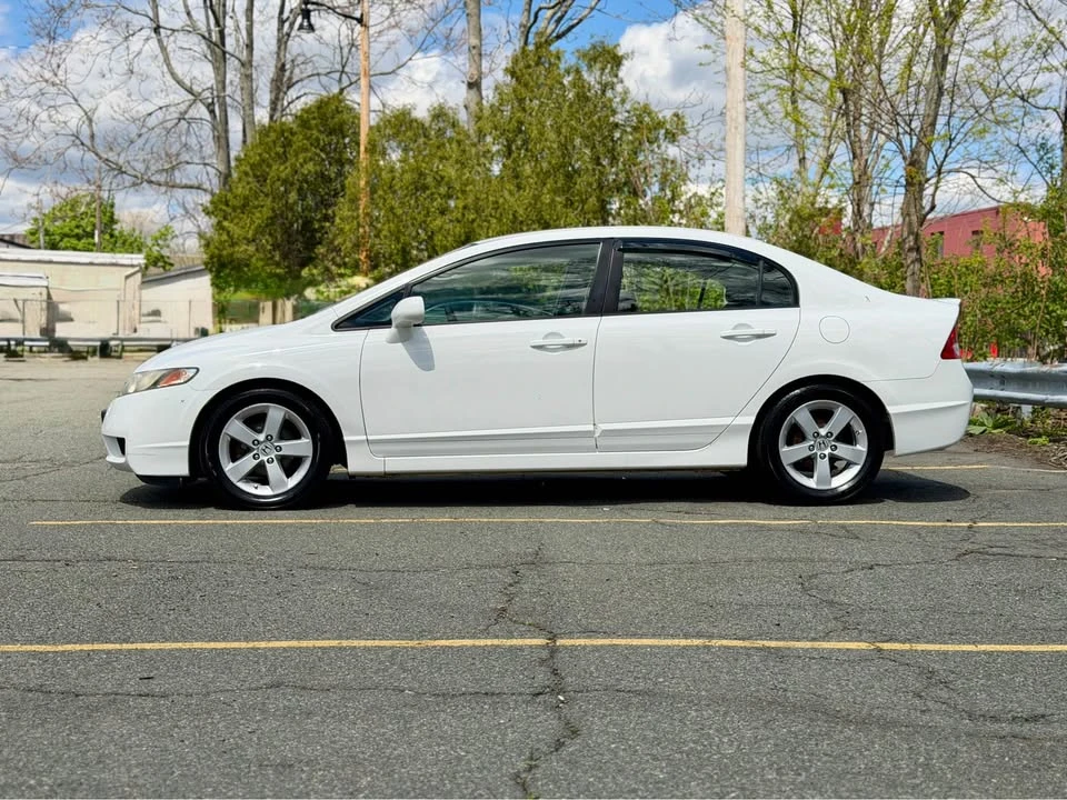 2011 Honda Civic 8th Gen - Image 2 of 17