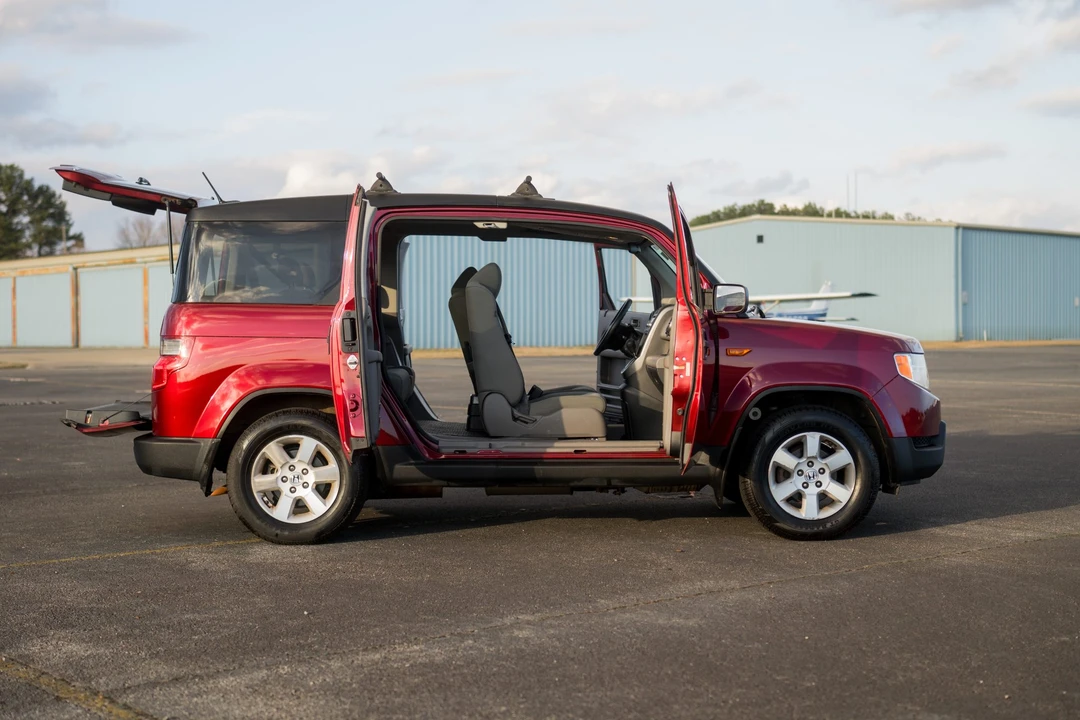 2011 Honda Element - Image 23 of 31