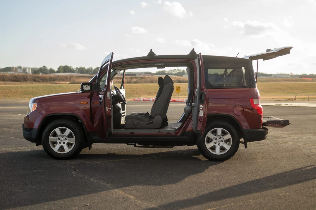 2011 Honda Element - Image 25 of 31