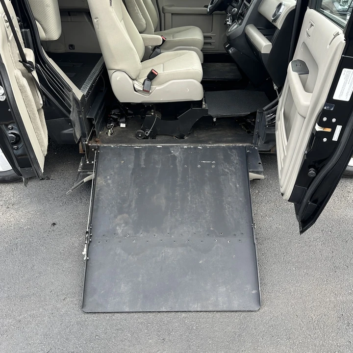 2011 Honda Element - Image 2 of 12
