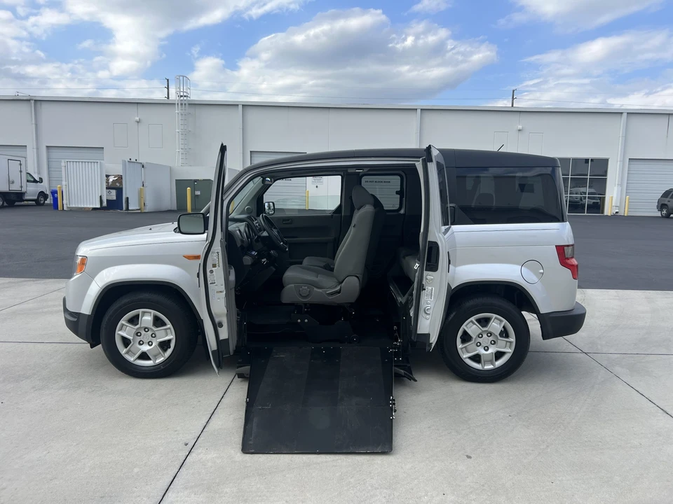 2011 Honda Element - Image 29 of 31