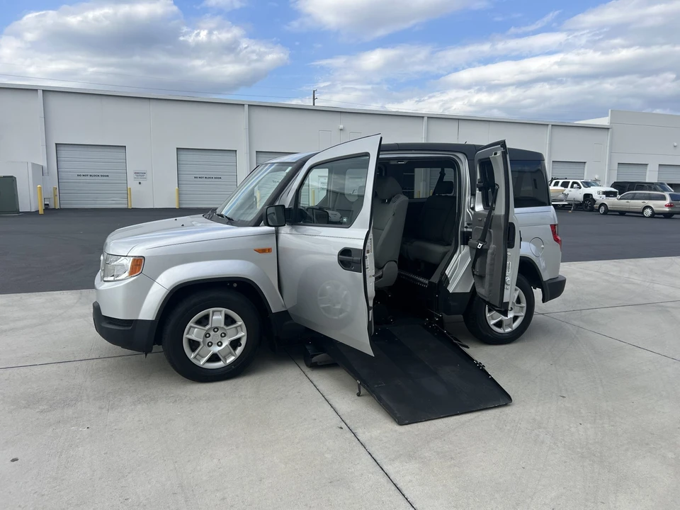 2011 Honda Element - Image 27 of 31