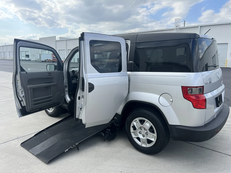 2011 Honda Element - Image 30 of 31