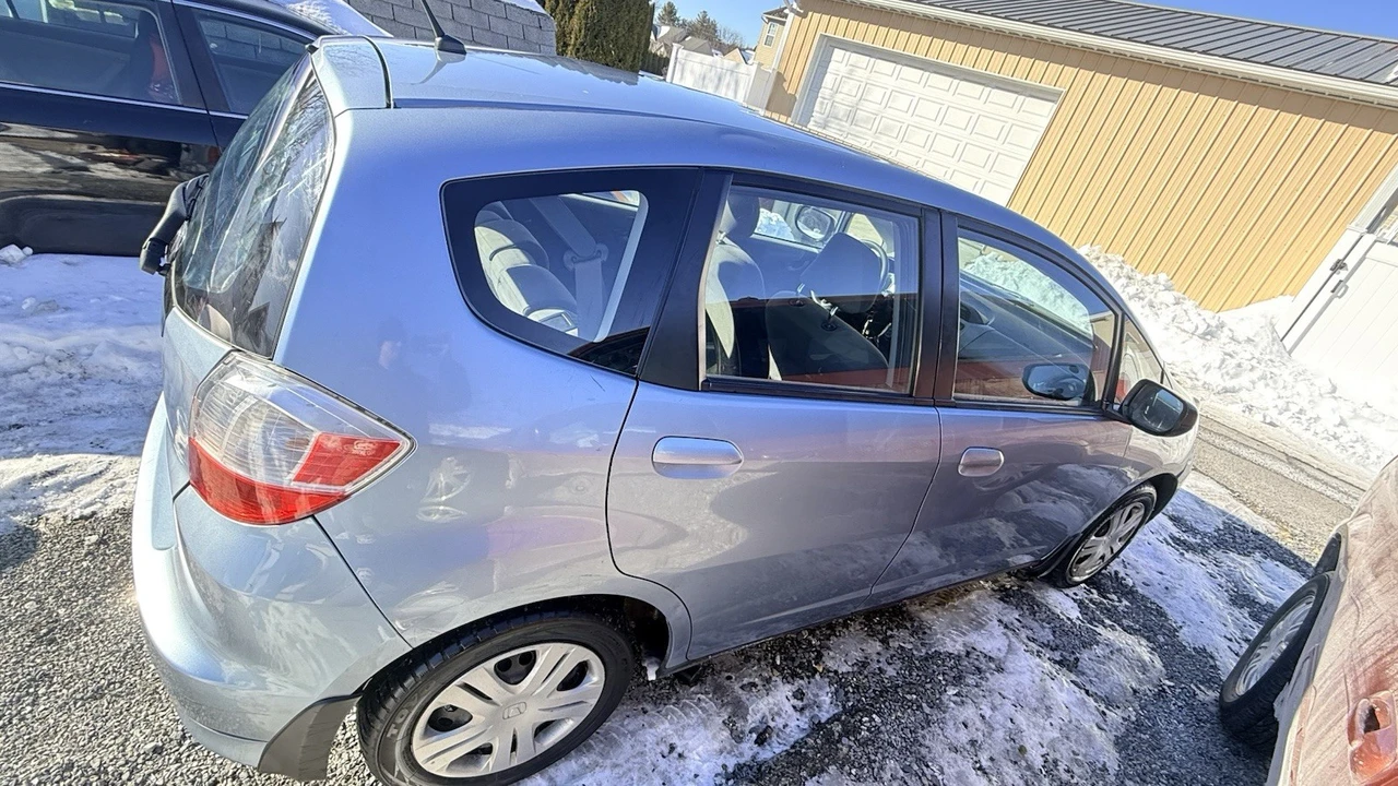 2011 Honda Fit - Image 3 of 8