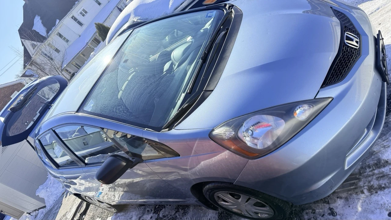 2011 Honda Fit - Image 4 of 8