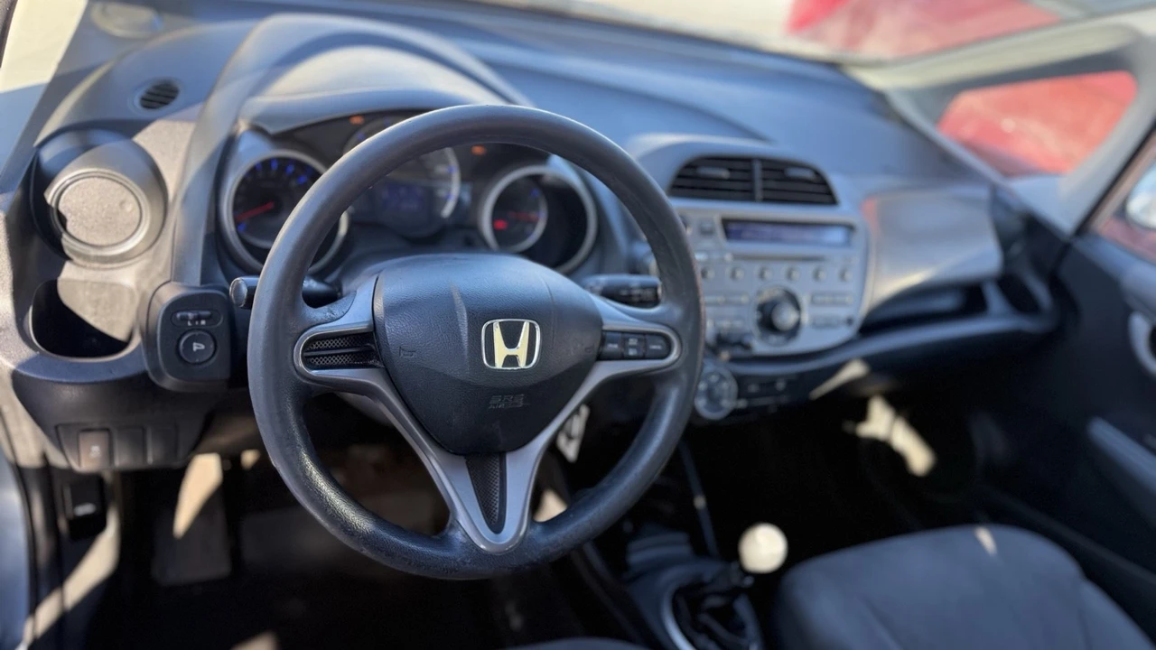 2011 Honda Fit - Image 5 of 9