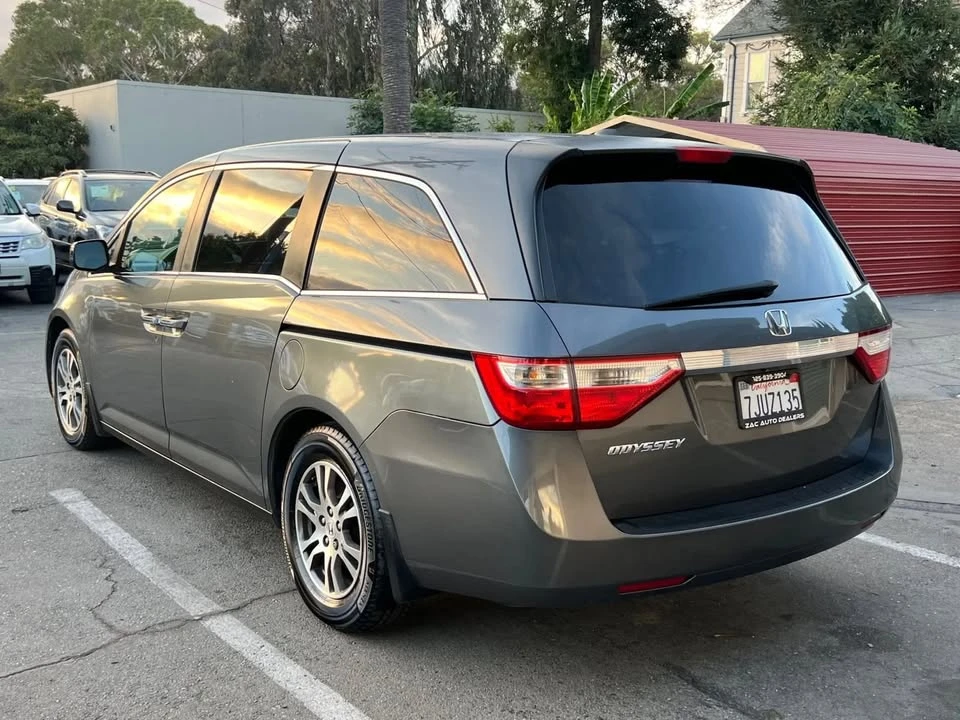 2011 Honda Odyssey - Image 3 of 19